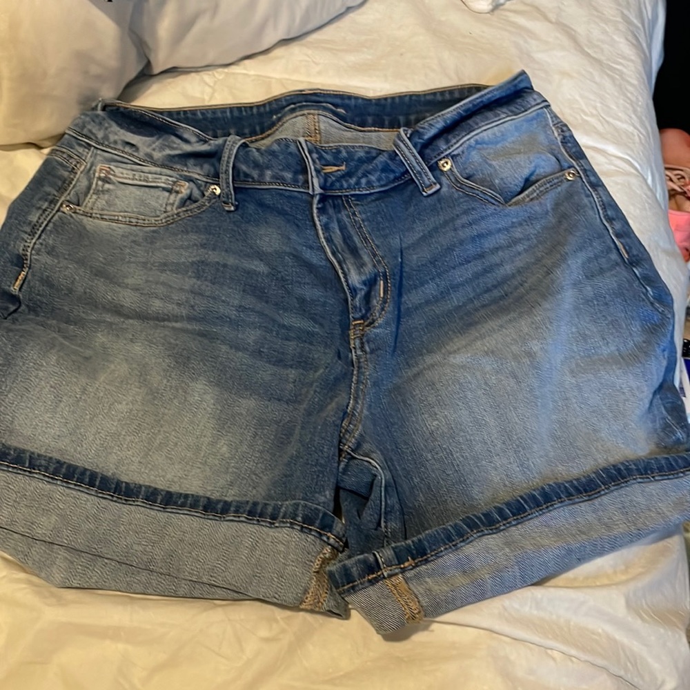 Maurices cuffed jean shorts sz 12